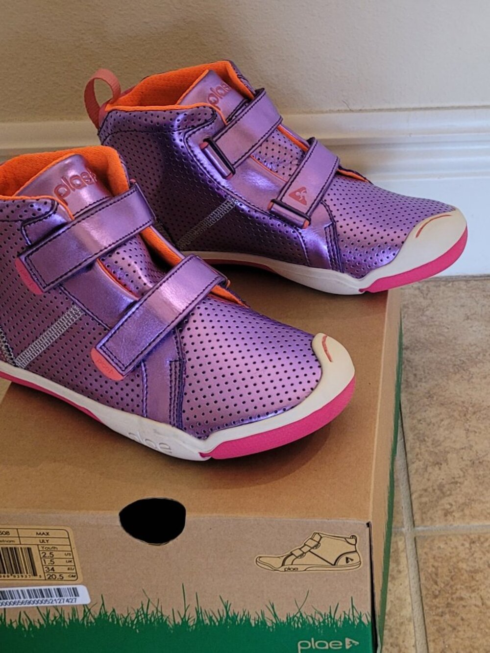 New Plae Max High Top size 2.5 Y